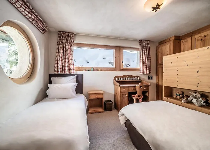 Capel - By Emerald Apartman *