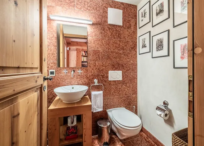 Capel - By Emerald Apartman