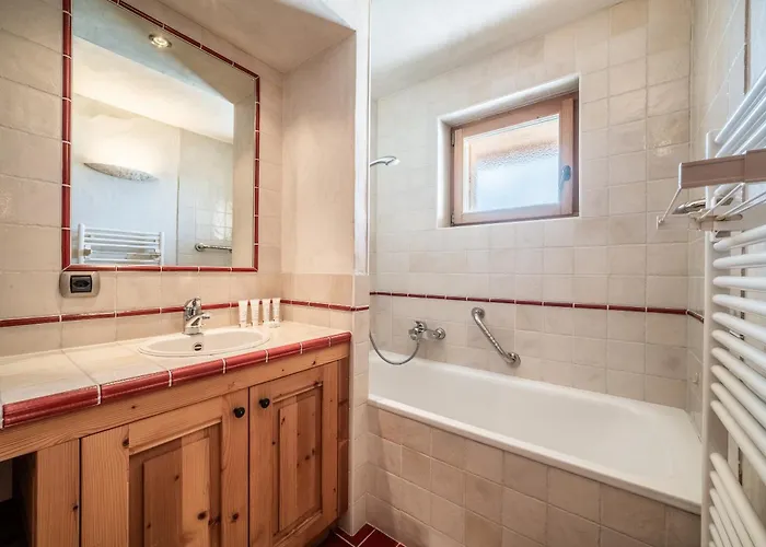 Capel - By Emerald Apartman