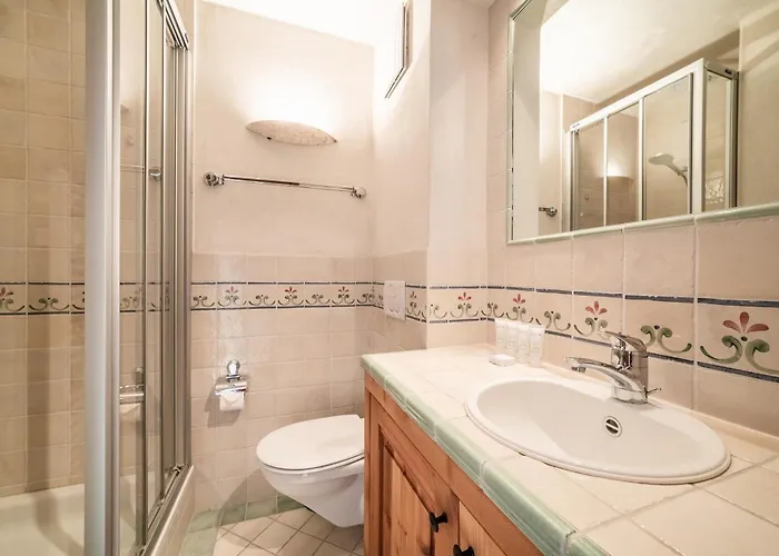 Capel - By Emerald Apartman *